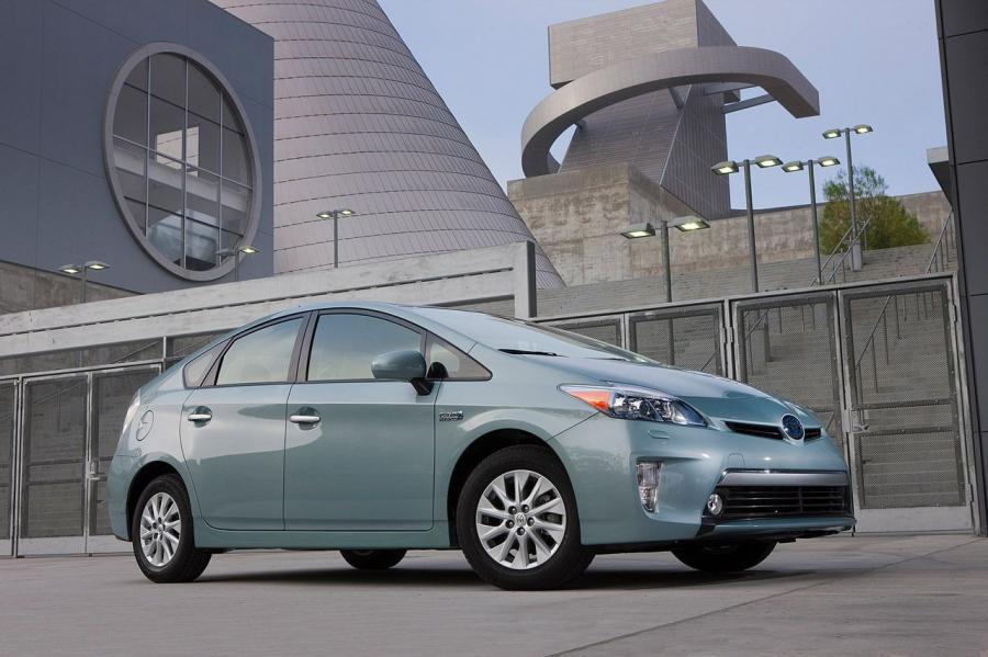  Toyota Prius Plug-In Hybrid 2012 года  (фото 2 из 75)